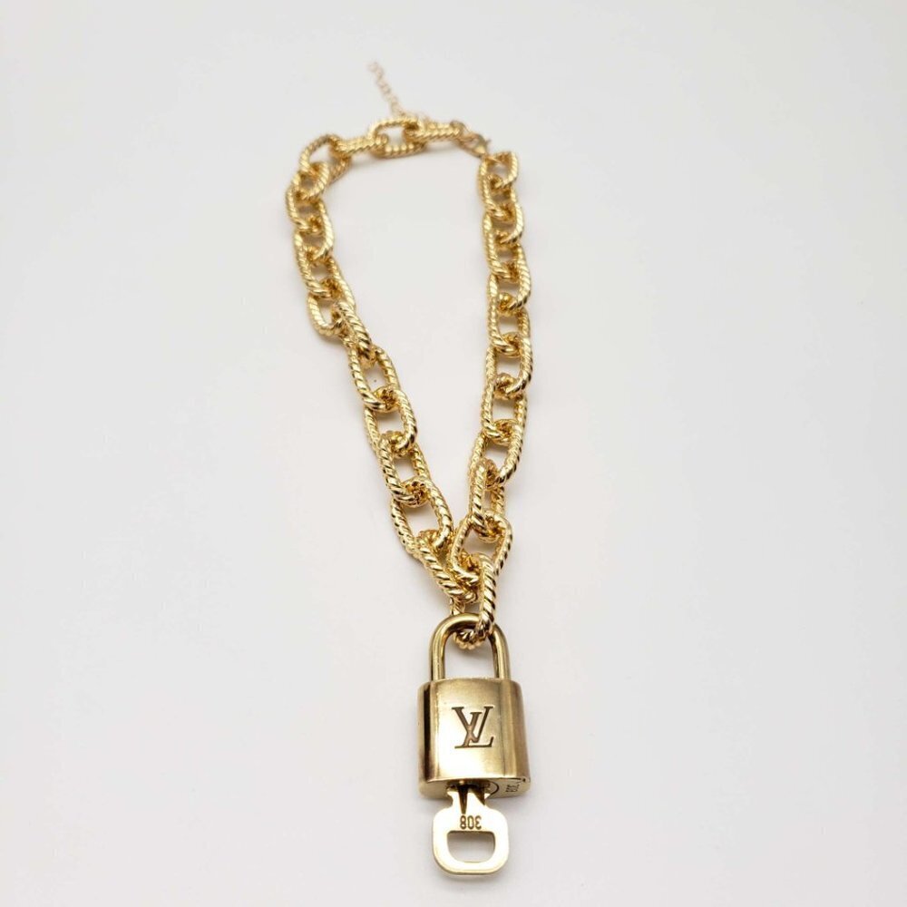 Authentic Louis Vuitton Lock & Key Gold with Unbranded Plated Chain Necklace - Picture 3 of 10